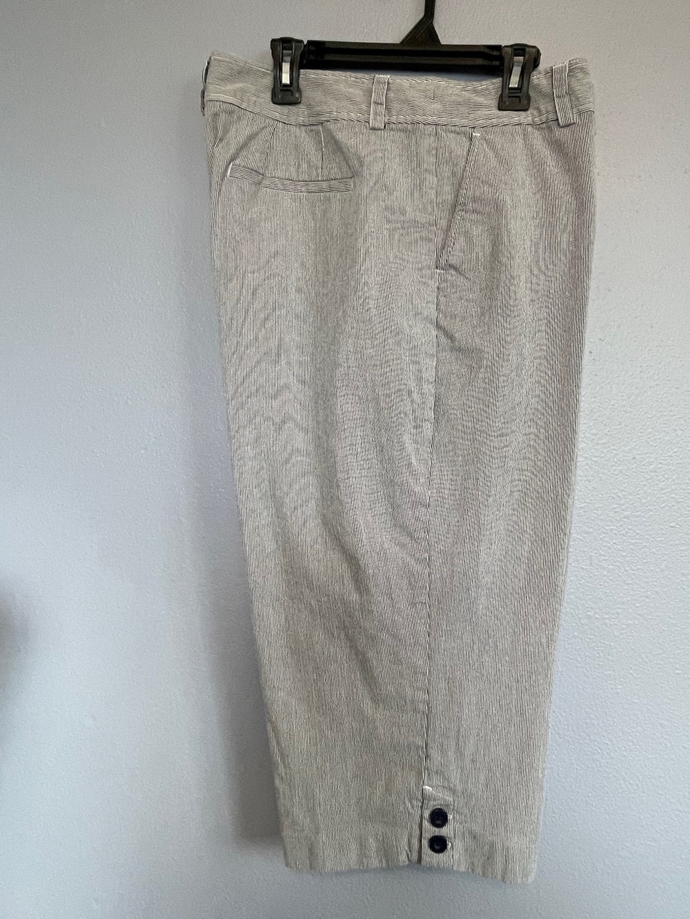 Christopher & Banks Women’s Black & White Stripe Stretch Capri size 14